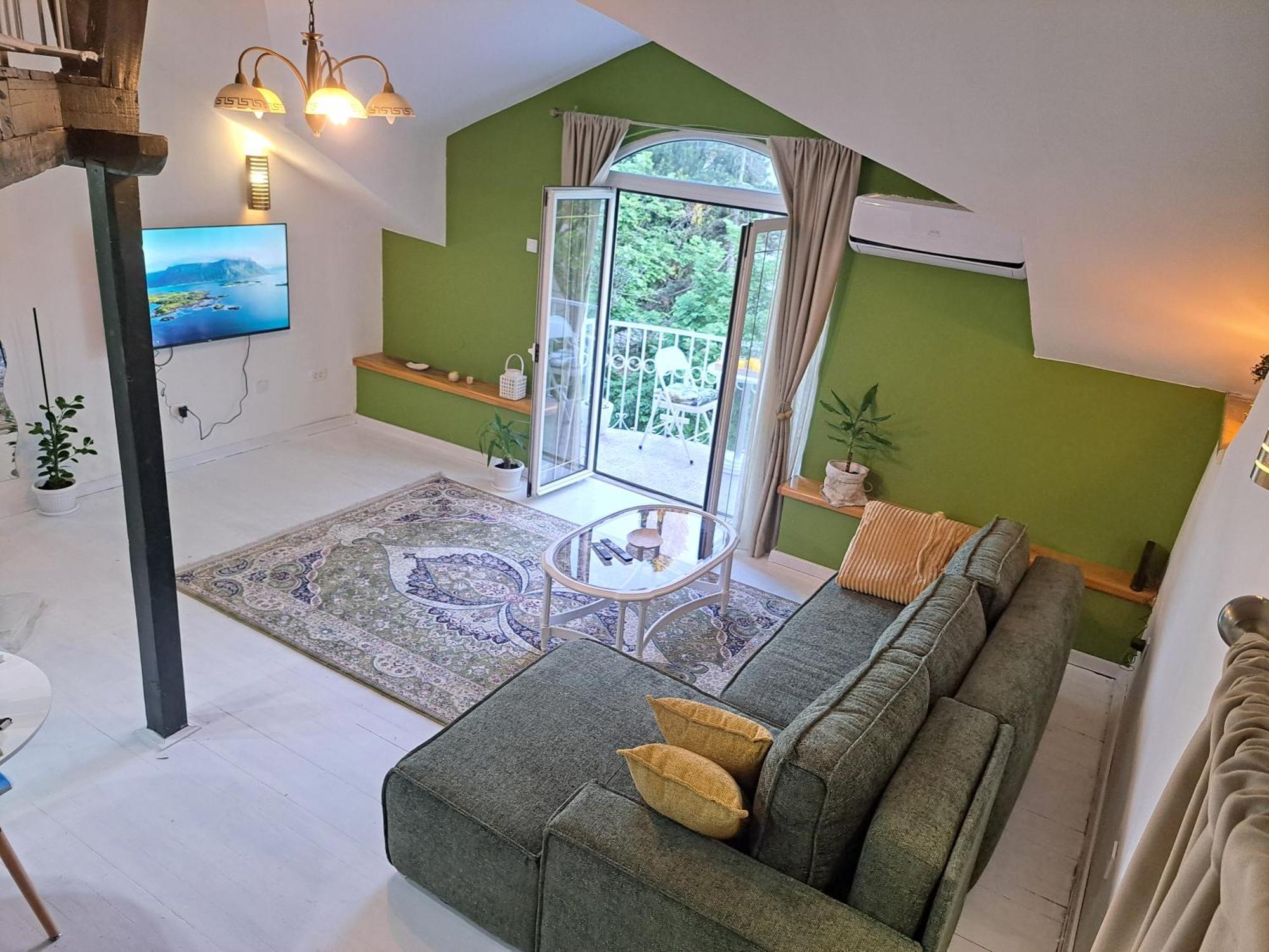 Gallery Apartment Podgorica Buitenkant foto