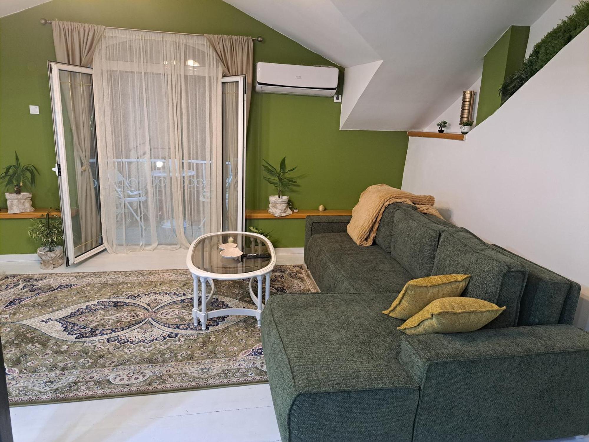 Gallery Apartment Podgorica Buitenkant foto