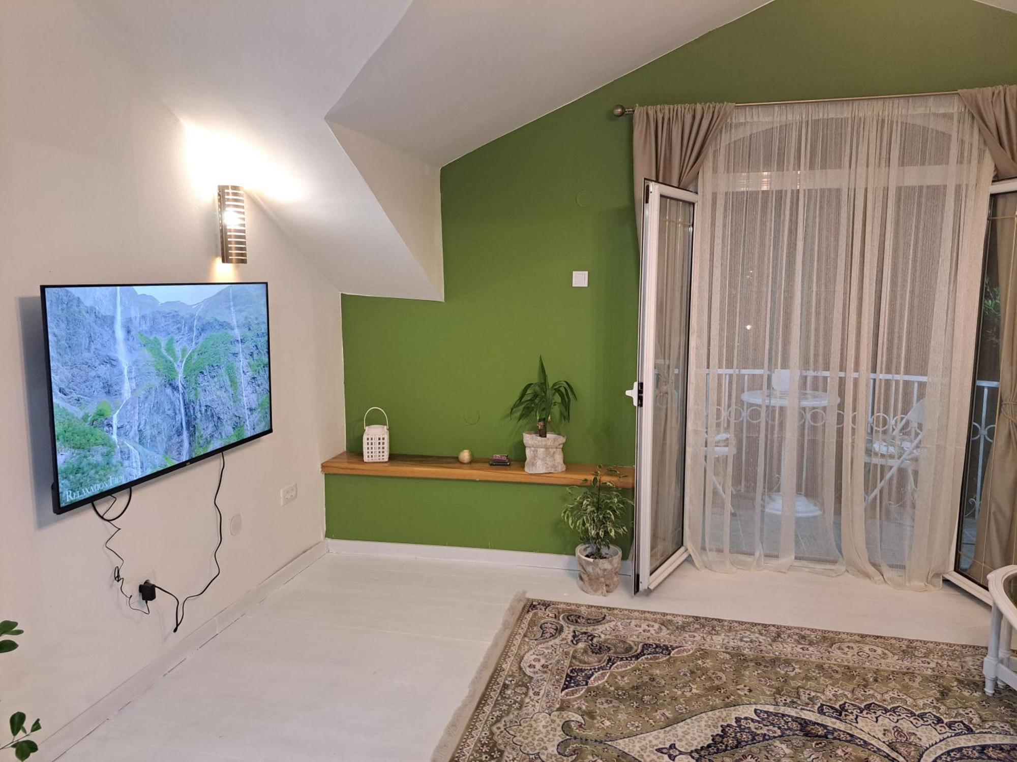 Gallery Apartment Podgorica Buitenkant foto