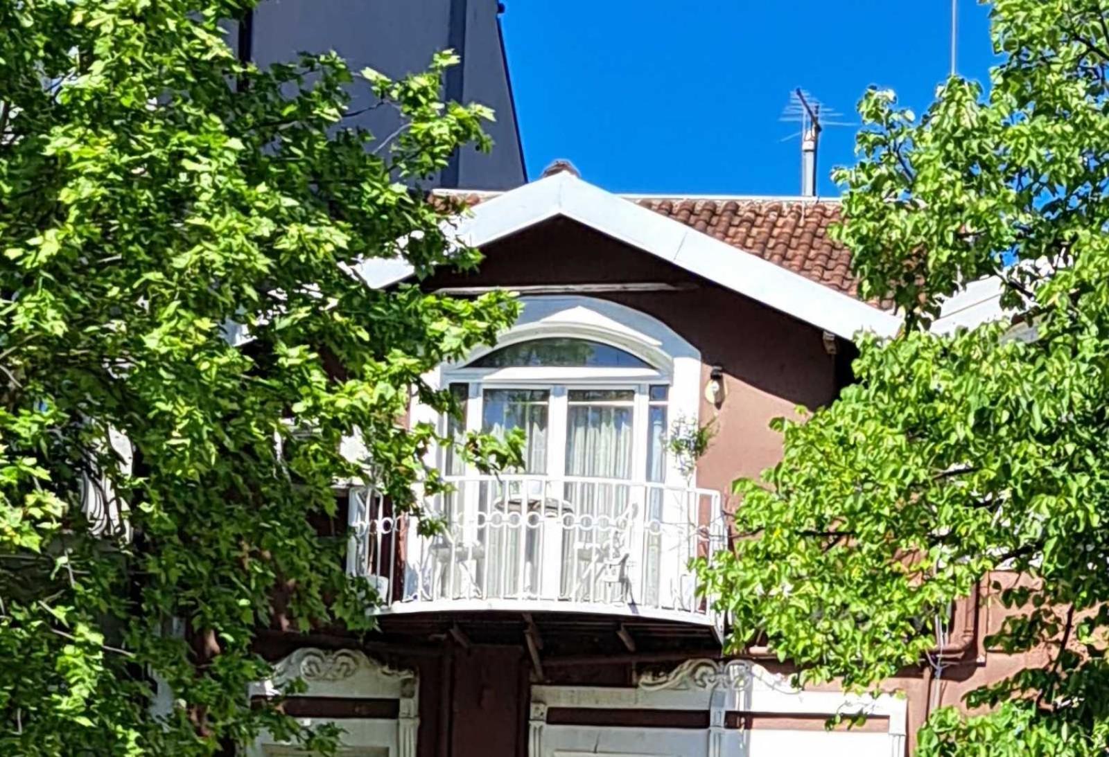 Gallery Apartment Podgorica Buitenkant foto